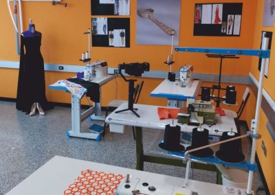 Attività nel laboratorio di sartoria e moda